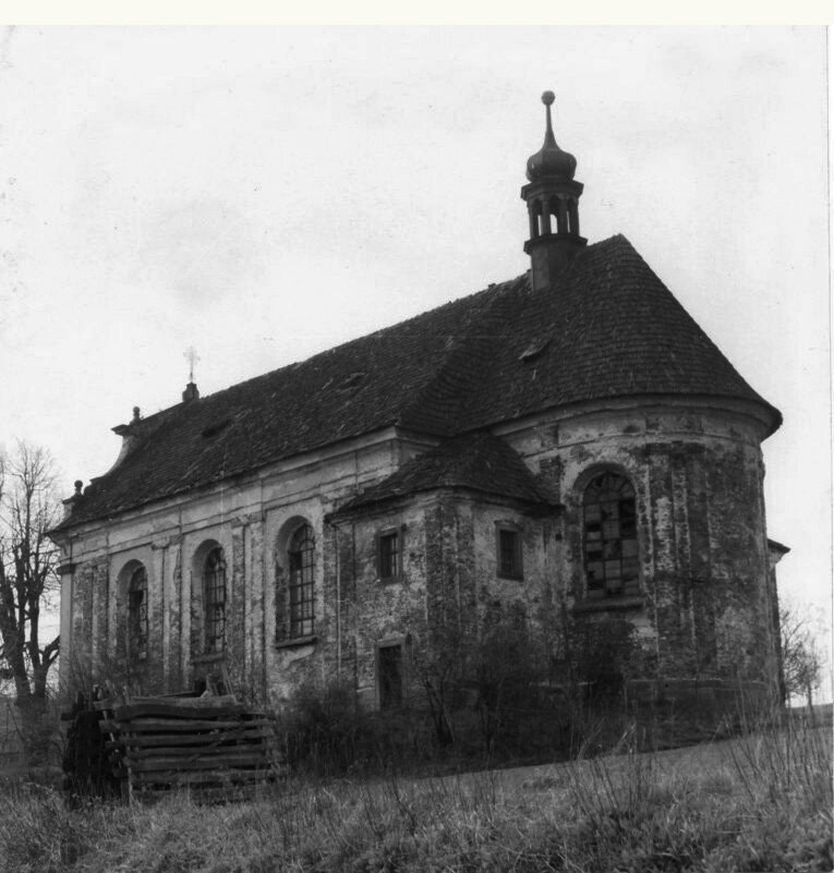 Mukařov, kostel sv. Františka Serafinského