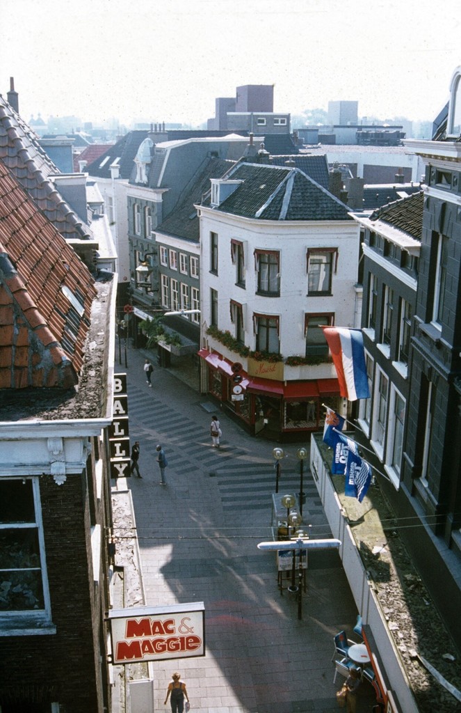 Panorama Vijzelstraat met rechts de Bakkerstraat