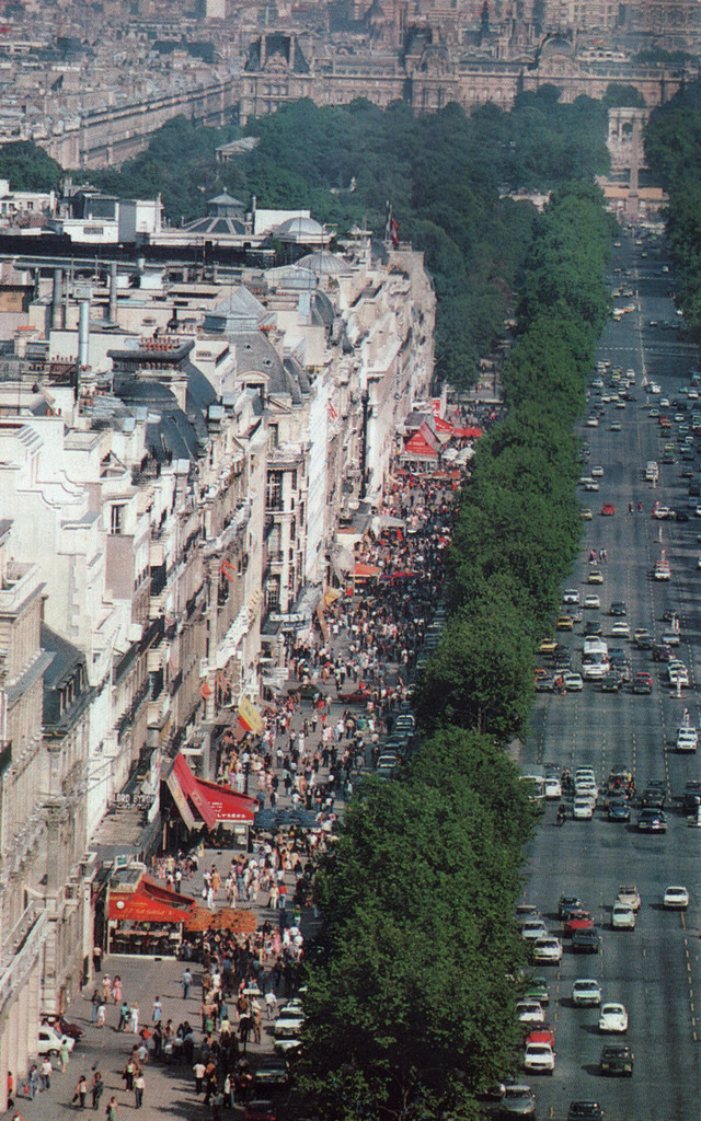 L'Avenue de Champs-Elyseés