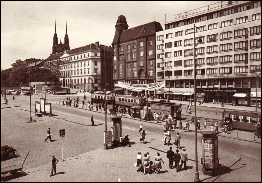 Brno, Nádražní, Tramvajové ostrůvky před nádražím