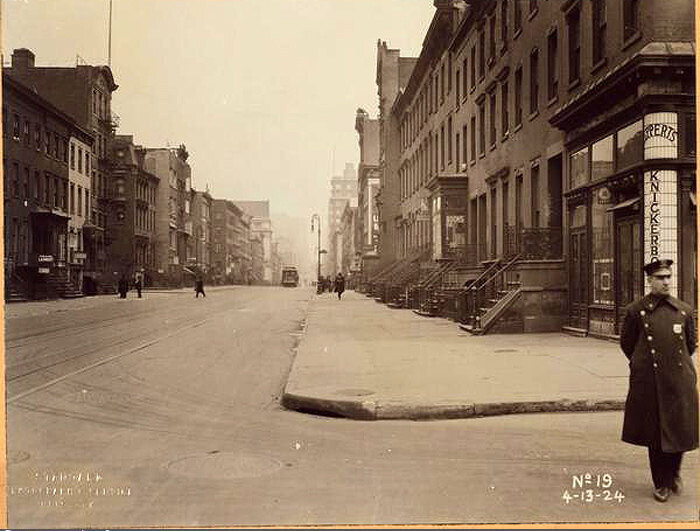 Lexington Avenue, north from East 26th Street