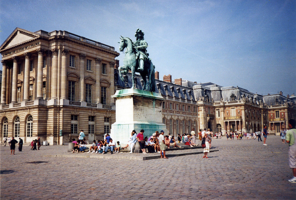 Monument à Louis XIV (Monument à Louis XIV à l'entrée du palais Versailles)