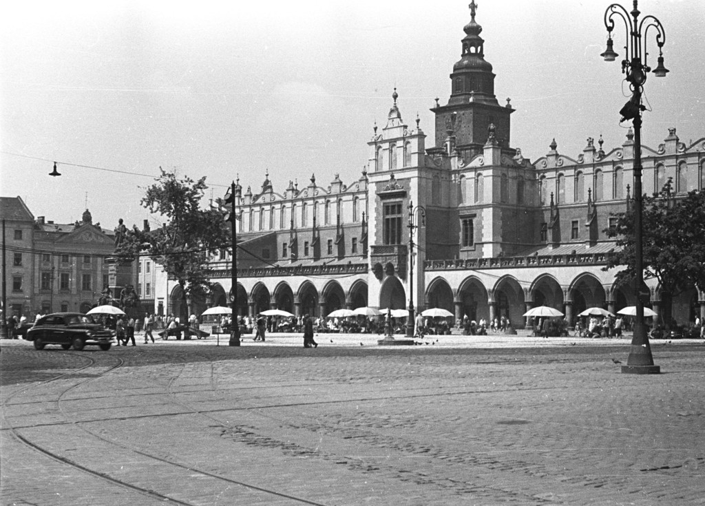 Rynek Główny to główny plac miasta, Sukiennice