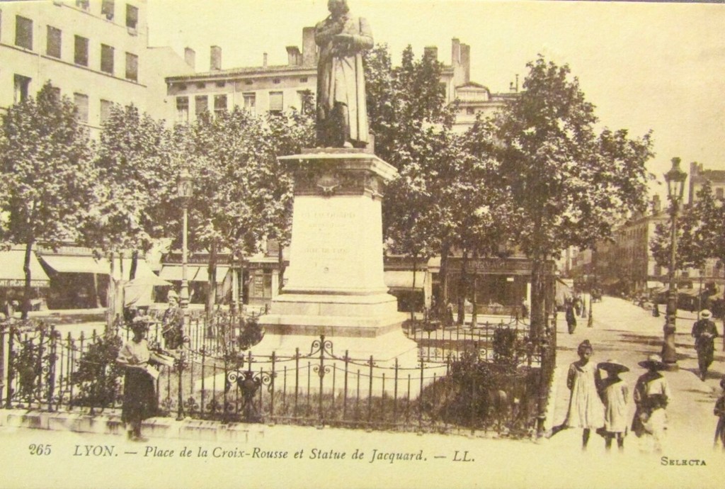 Lyon - Place de la Croix-Rousse et Statue de Jacquard