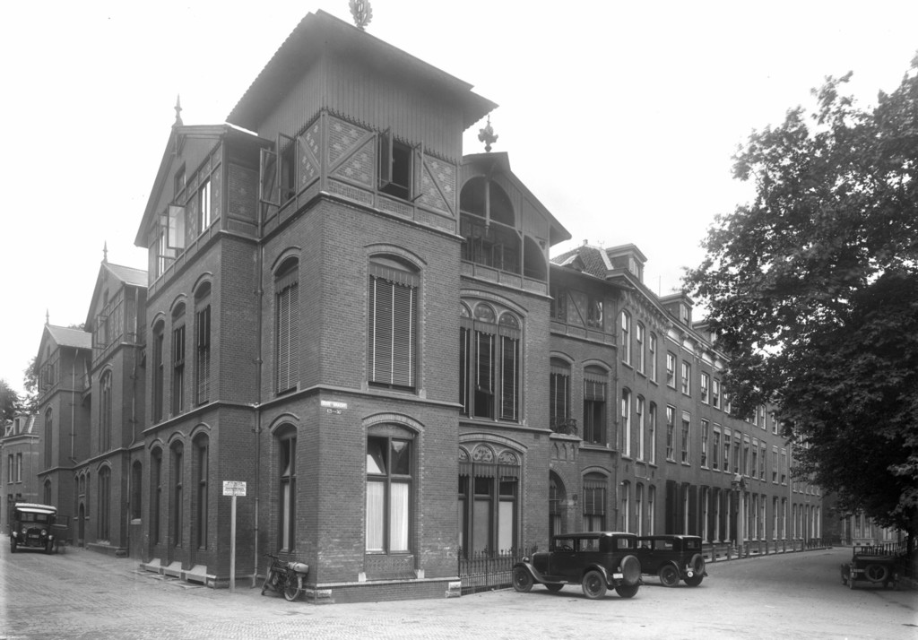 Het Diakonessenhuis, met gebouw Vronestein waar de mannenafdeling van het ziekenhuis gevestigd is