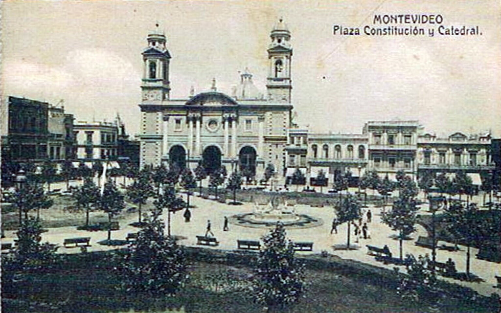 Montevideo. Catedral y Plaza Constitucion