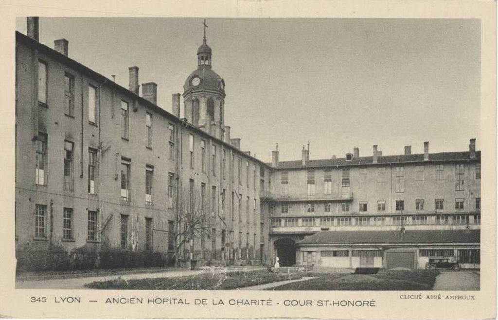 Lyon - Ancien Hôpital da la Charité, Cour Saint-Homoré