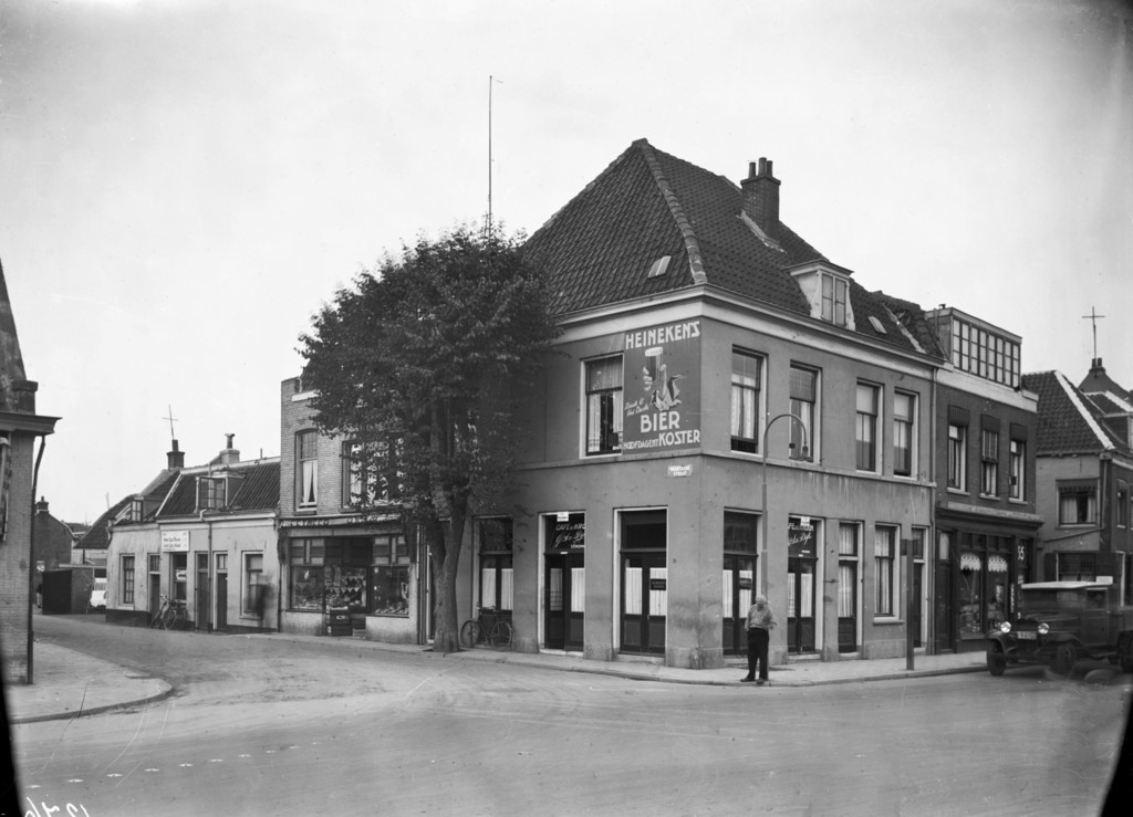 Gezicht op het huis Westerkade 36 met links de Vaartsestraat