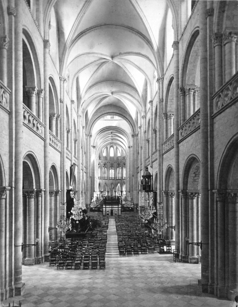 Caen. Église Saint-Étienne: Vue générale de la nef
