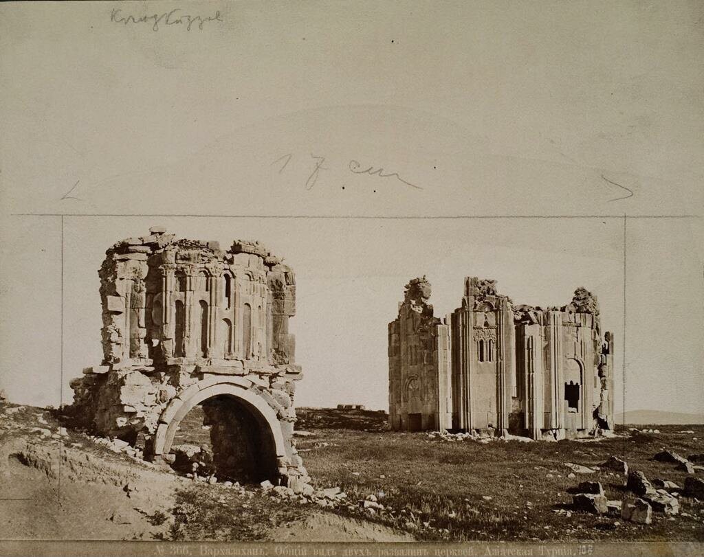 Manastır Varzakhan St. George. Şimdi neredeyse tamamen yok edildi. Վարզահան վանք