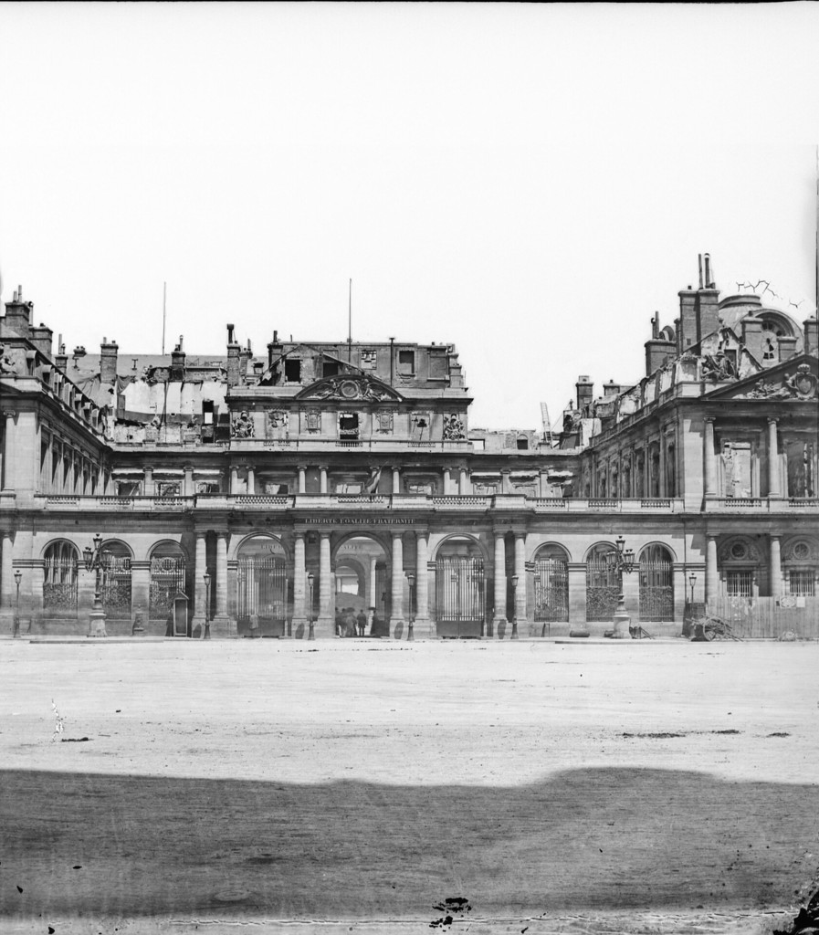 Palais Royal. façade incendiée