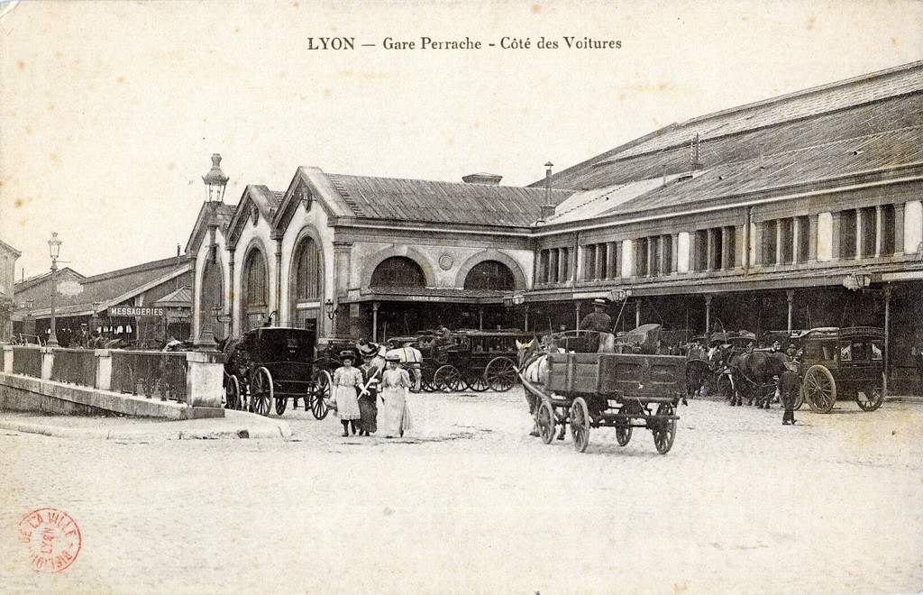 Lyon - Gare Perrache Côté des voitures