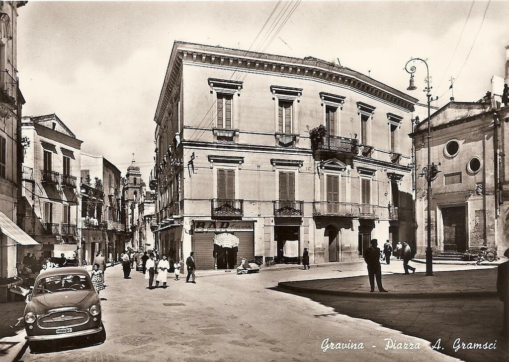 Gravina di Puglia, Piazza Gramsci