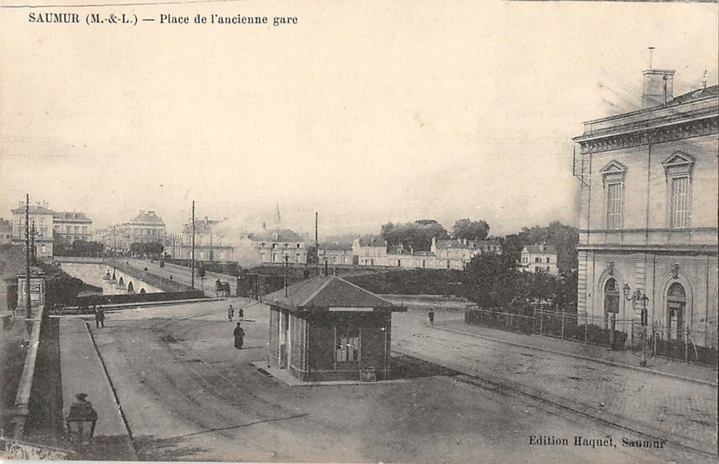 Saumur. Place de l'ancienne gare