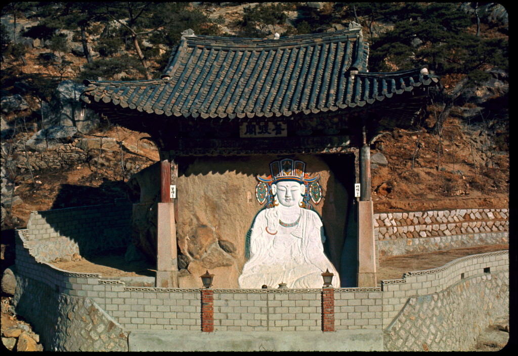 Okcheonam Maae Bodhisattva statue
