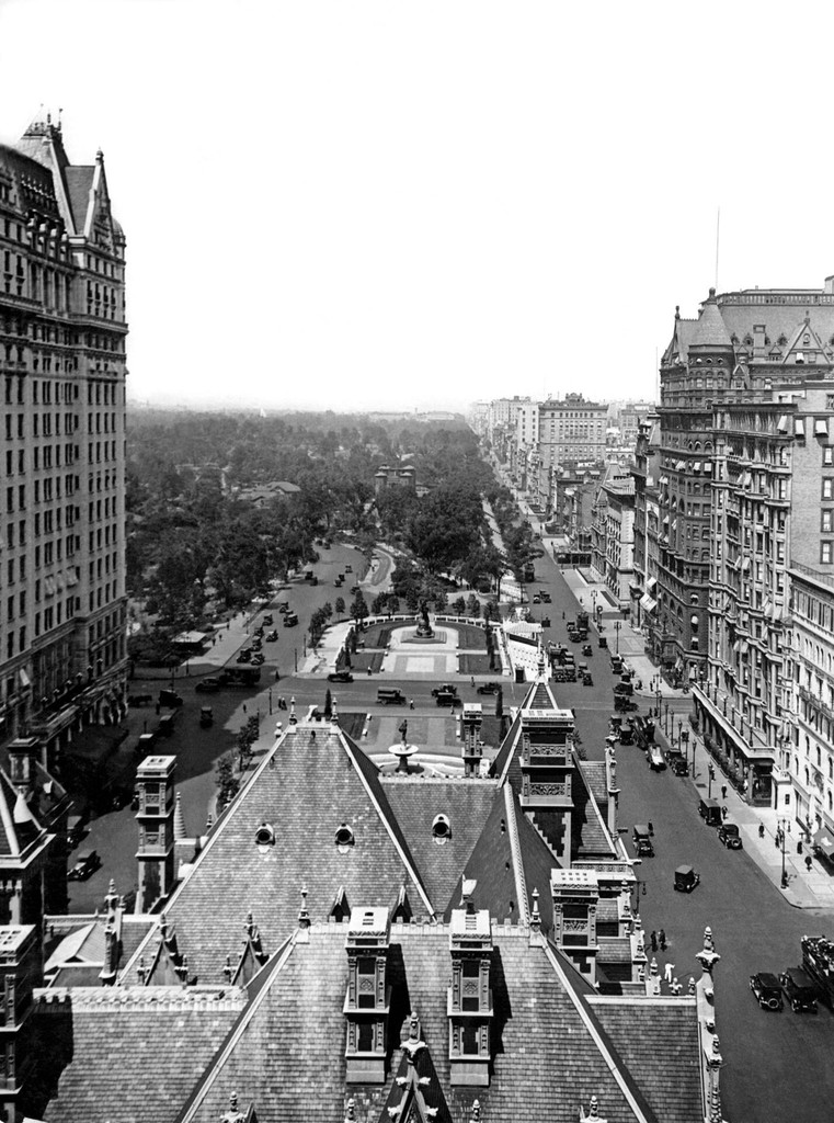 View of Fifth Avenue towards Central Park with the Pulitzer Fountain