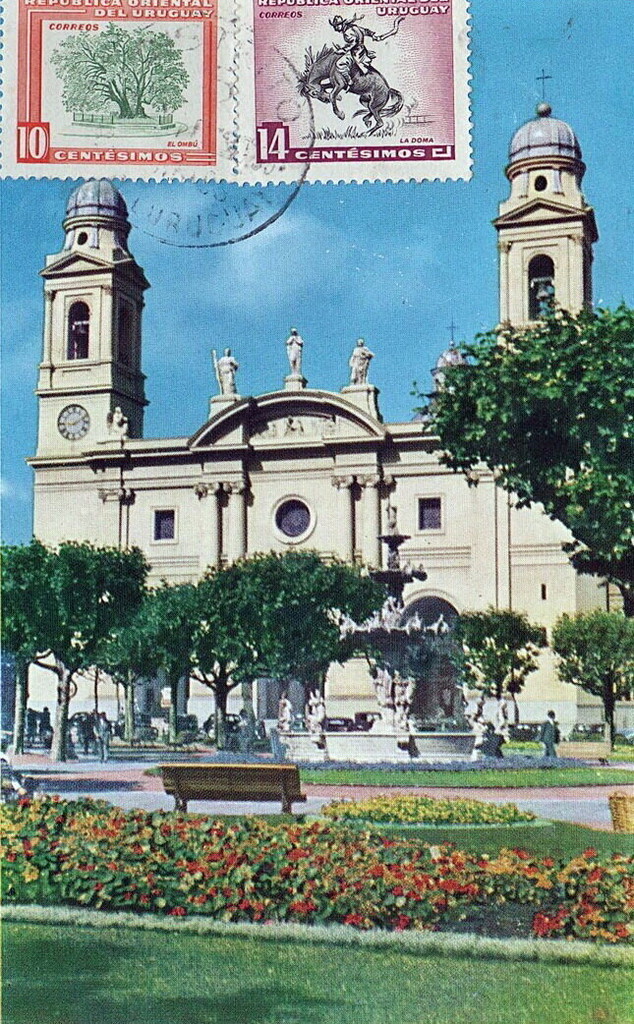 Montevideo. Catedral y Plaza Constitucion