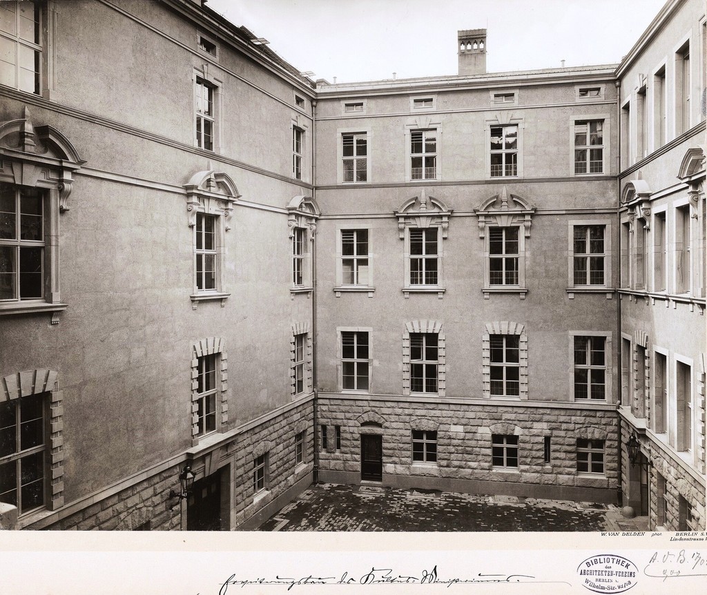 Wilhelmstraße 68 (heute 60), Behrenstraße 71-72: Preußisches Kultusministerium (Hofansicht)