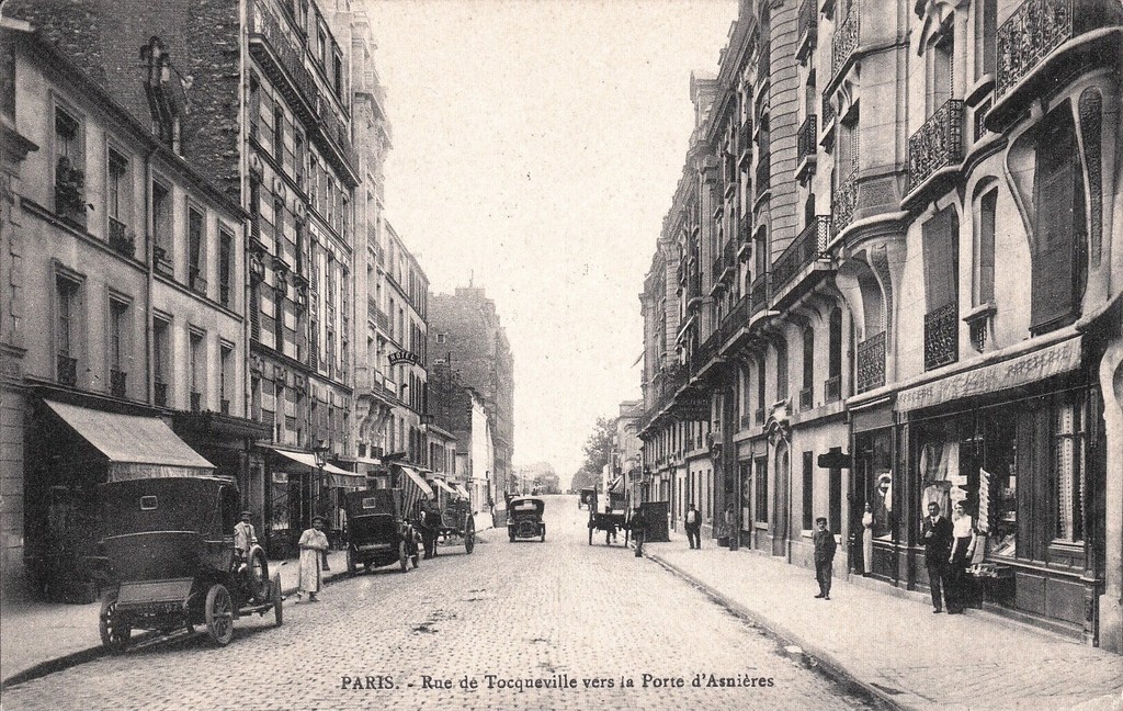Rue de Tocqueville vers la Porte d'Asnières