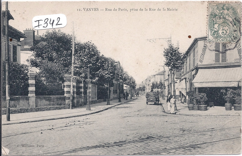 Rue de Paris prise de la Rue de la Mairie
