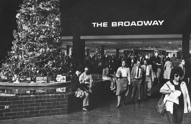Christmas shoppers not spending at Broadway Plaza