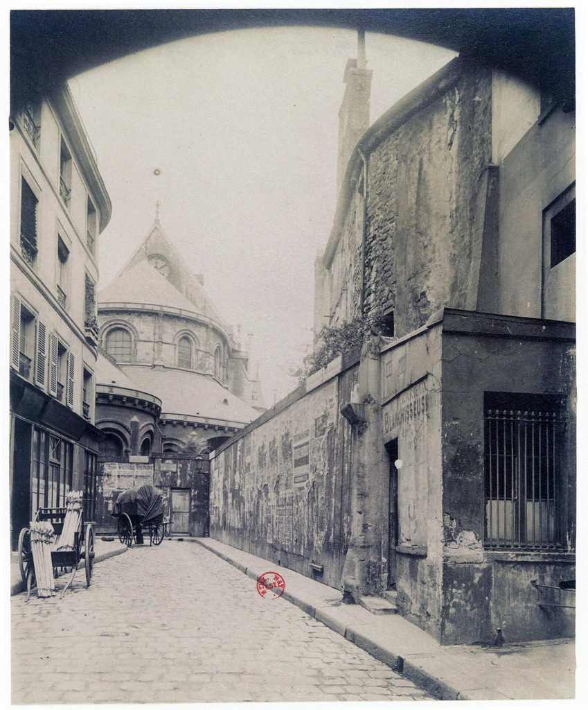 Rue du Général Morin: abside du prieuré St. Martin