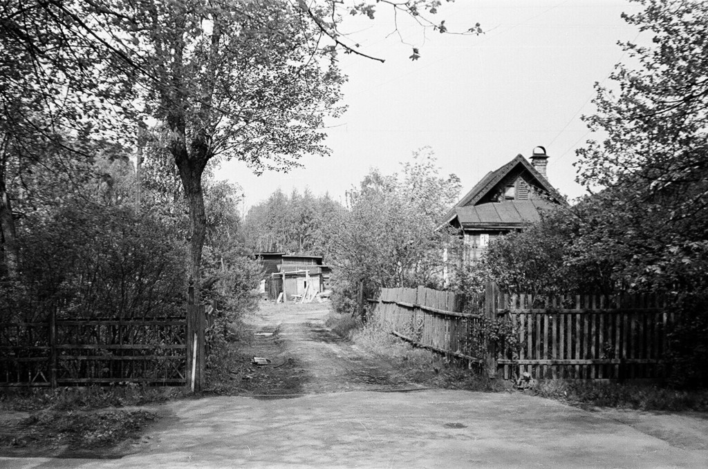 Въезд во двор с 6-го Лучевого проосека между домами nº1 и nº3