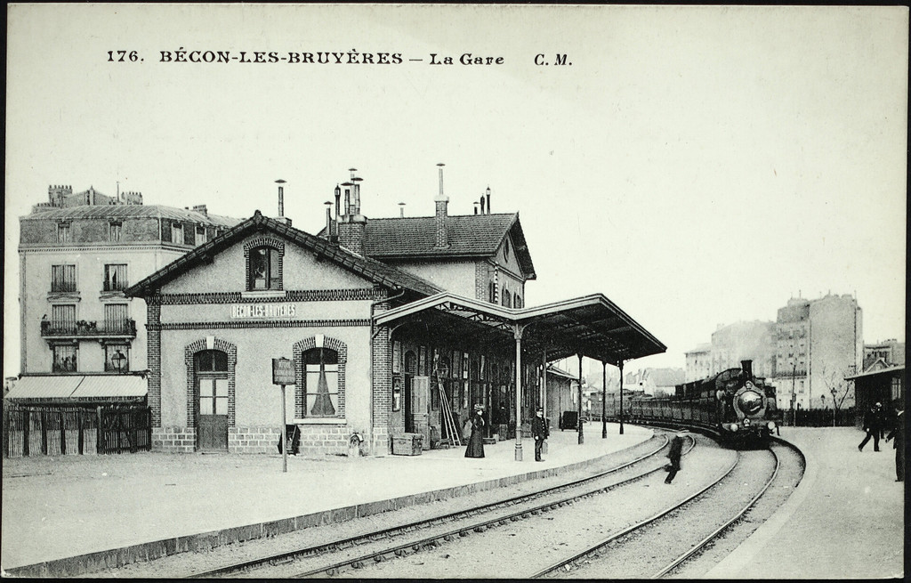 Bécon-lès-Bruyères. La Gare