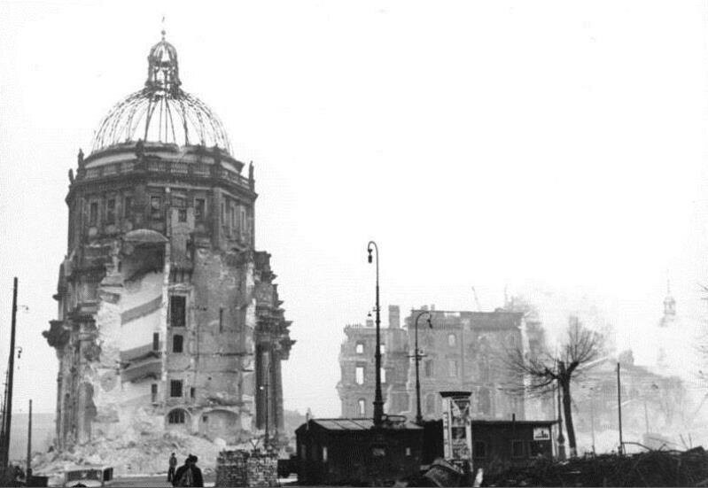 Abriß der Ruine des Berliner Schloßes