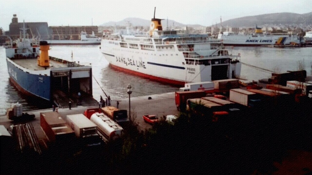 Το λιμάνι του Πειραιά με τα Ferryboats