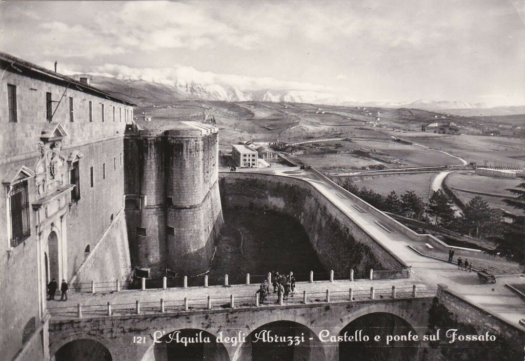 L'Aquila, Castello e Ponte sul Fossato