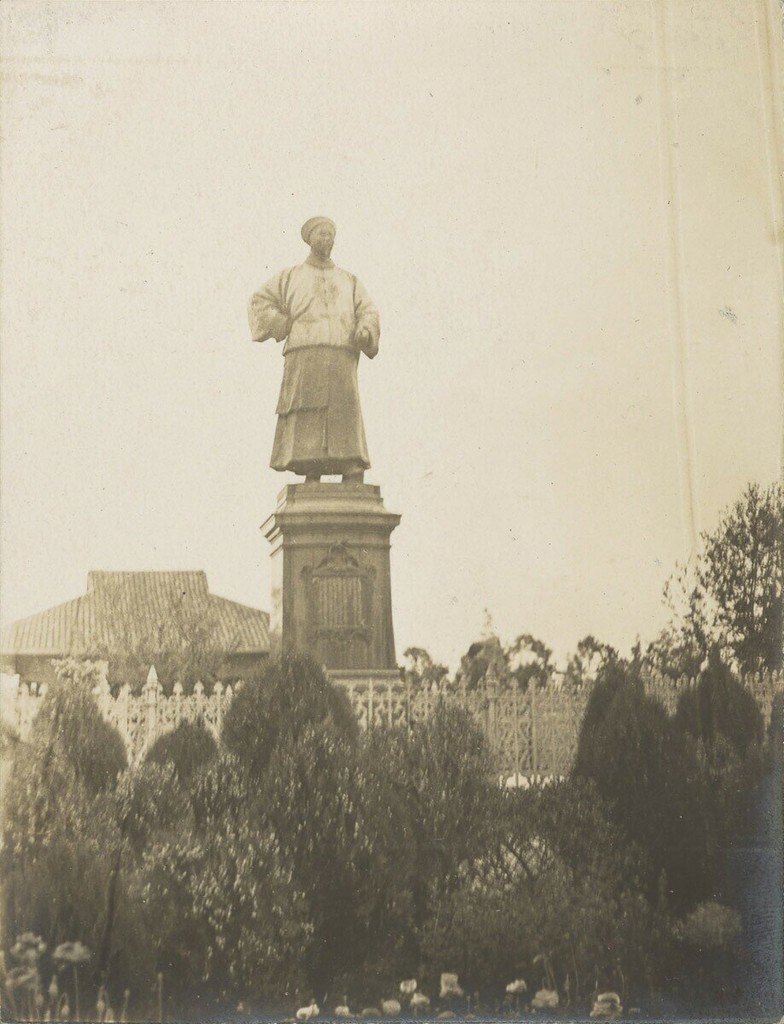 Li Hongzhang’s statue