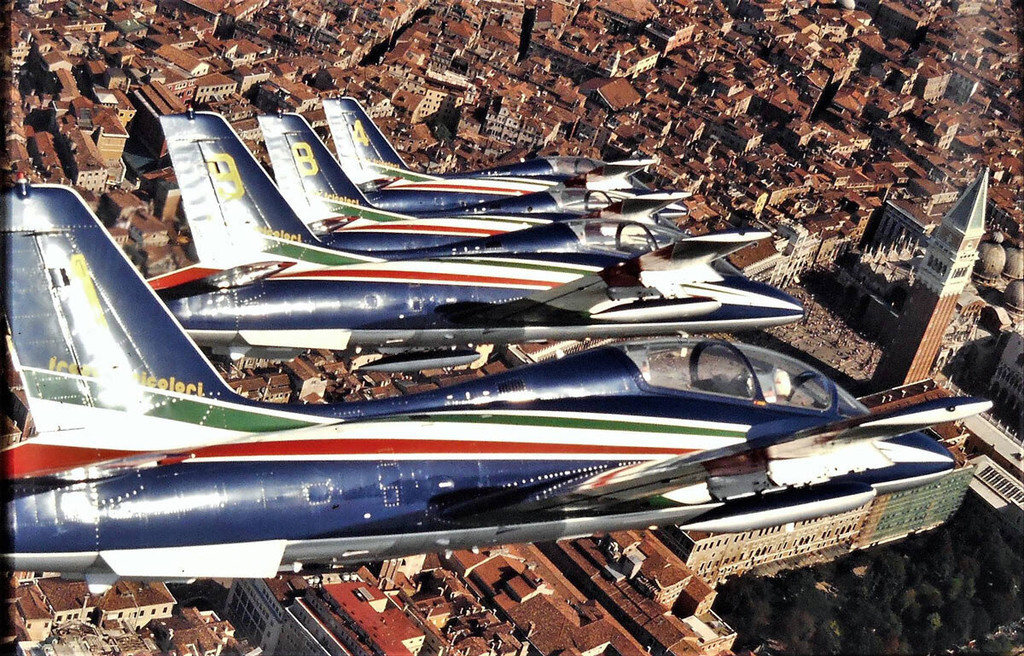 Frecce Tricolori in volo su Venezia