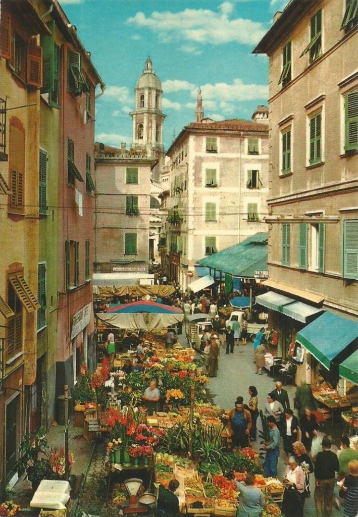 Rapallo. Piazza Venezia. Il Mercatino