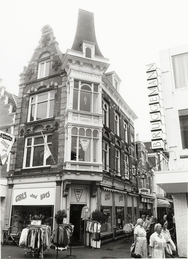 Alkmaar. Langestraat 29, hoek Payglop