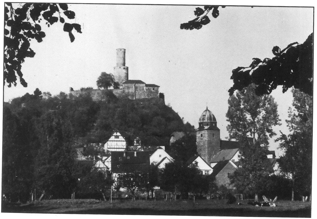 Blick zur Burg Felsberg