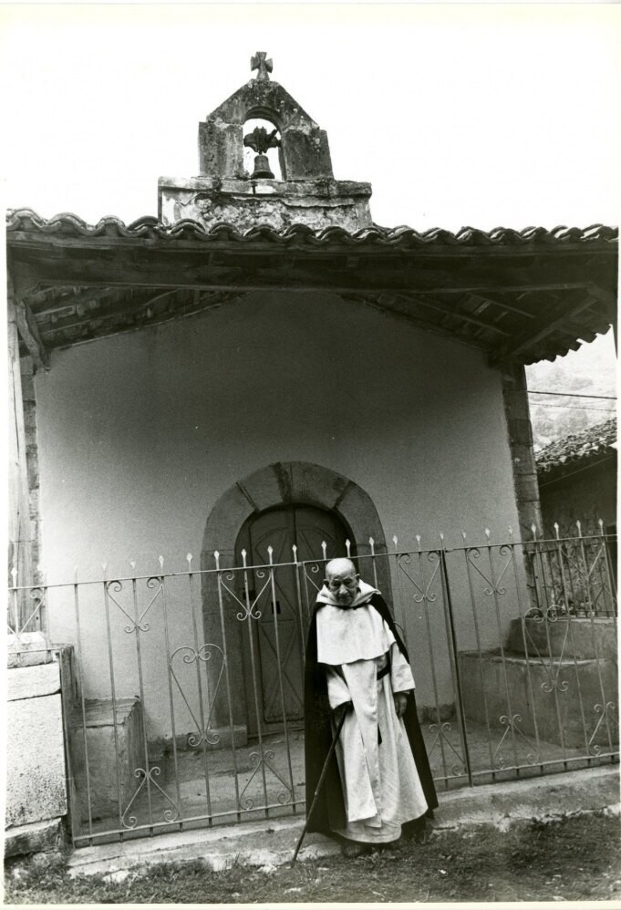 El padre Nicolás Albuerne en su pueblo natal de Villamejín