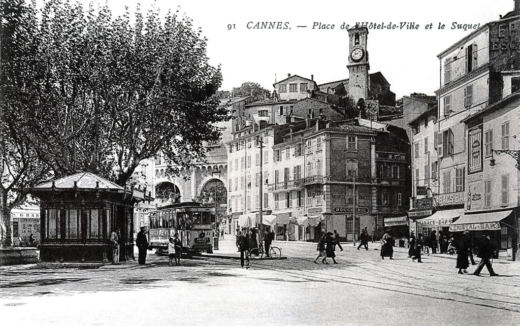 Place de l'Hôtel-de-Ville et le Suquet