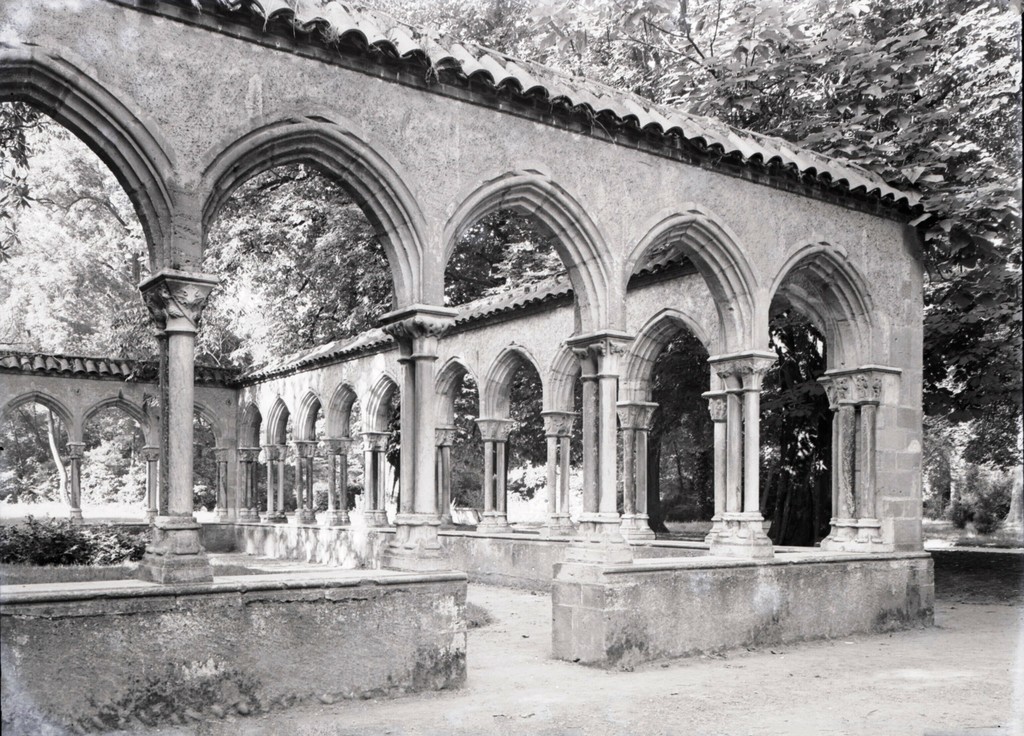 Jardin Massey à Tarbes : cloître de l'abbaye de Saint-Sever-de-Rustan