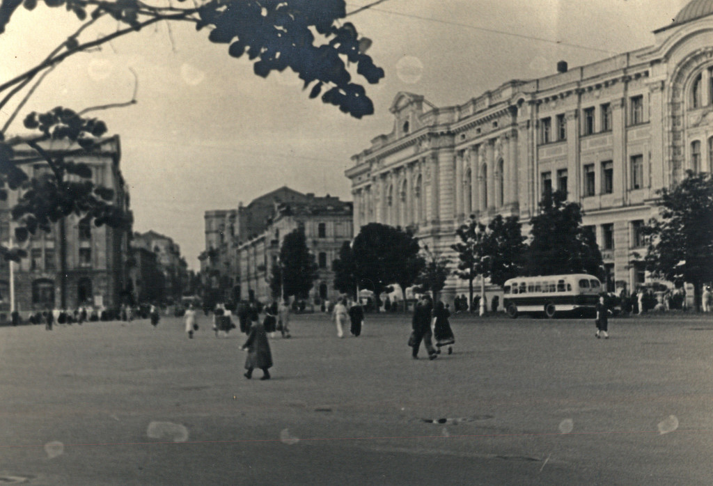 Площа Тевелєва (Конституції)