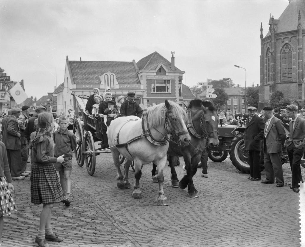 Westfriese Marktdag in Schagen : de Oudhollandse en Westfriese boerenwagens