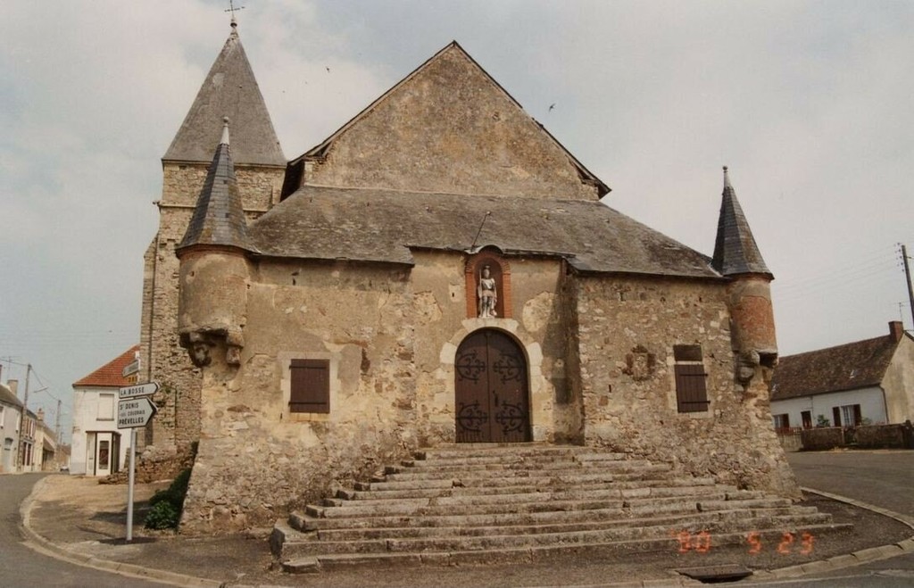 Saint-Georges-du-Rosay. Église Saint-Georges. Façade ouest