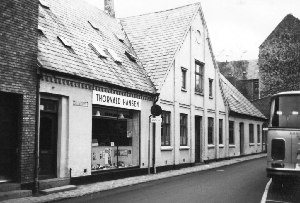Hus i Munkemøllestræde. Thorvald Hansens Maskinforretning, Ophørt 1979
