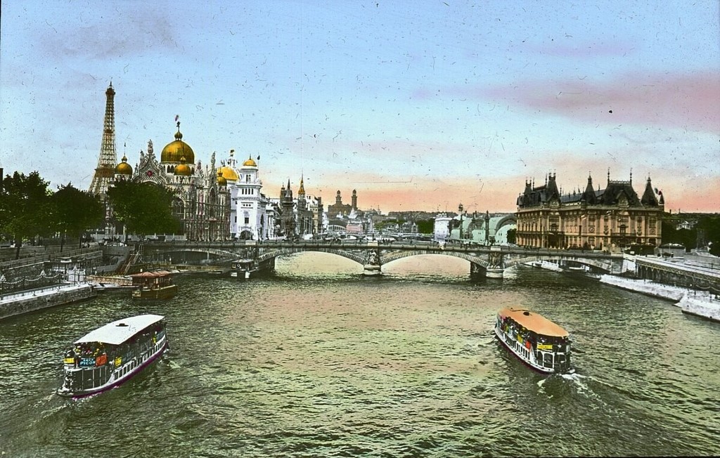 Paris Exposition: Seine River