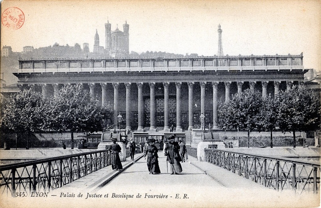 Lyon - Palais de Justice et Basilique de Fourvière