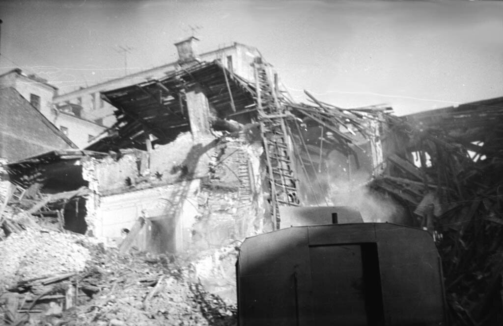 Разрушение дома nº4 по Мерзляковскому переулку (1)