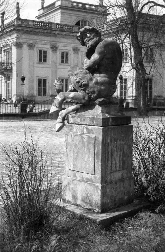 Rzeźba satyra koło Pałacu w Wilanowie