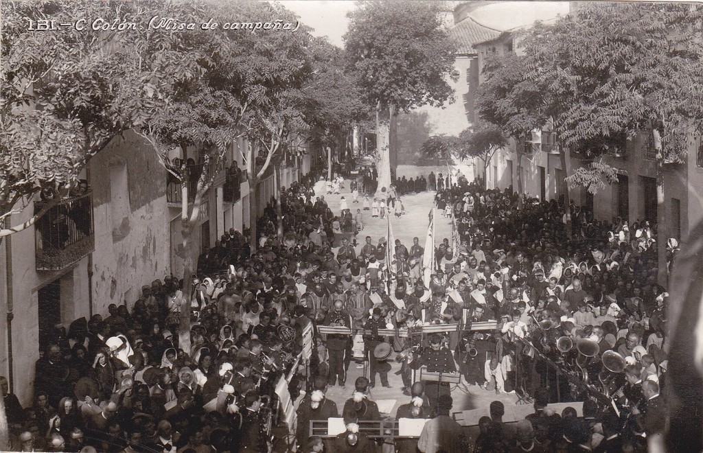 Misa de campaña en la calle Colón a finales de siglo XIX