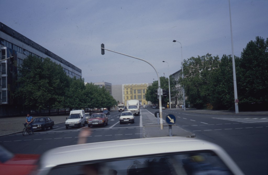 Blick in die Breite Straße mit Plane für die Schloßrekonstruktion