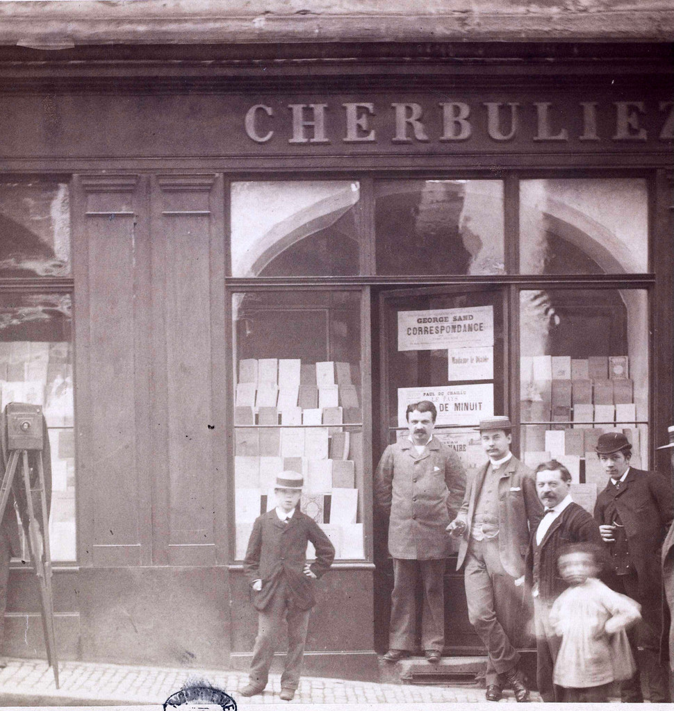 Grand'rue: Fotograf vor der Buchhandlung Cherbuliez